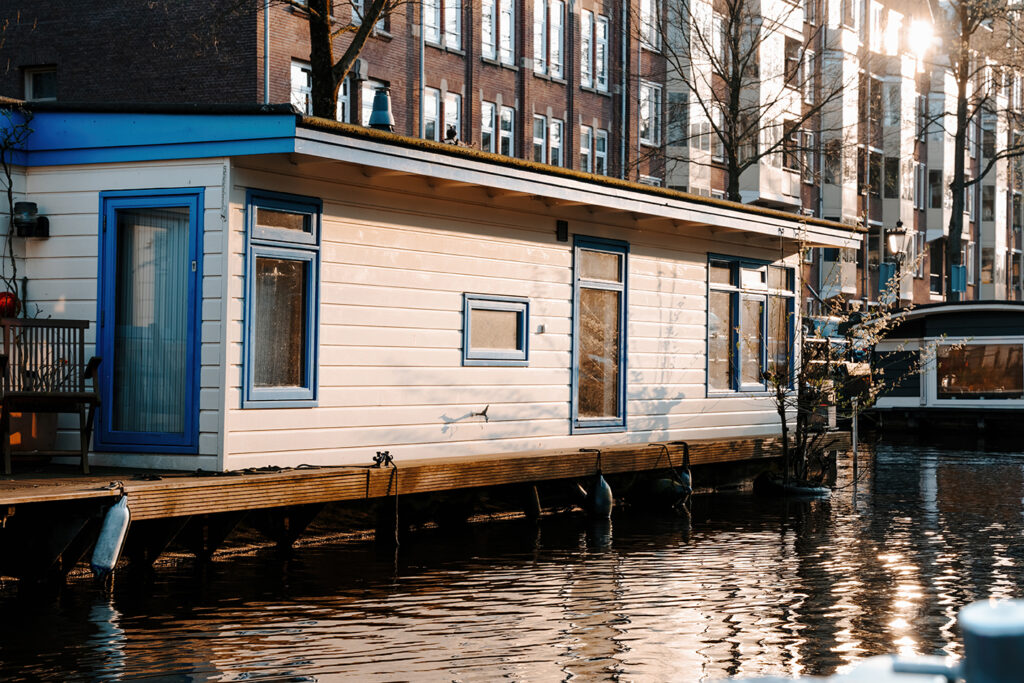 dom pływający modułowy