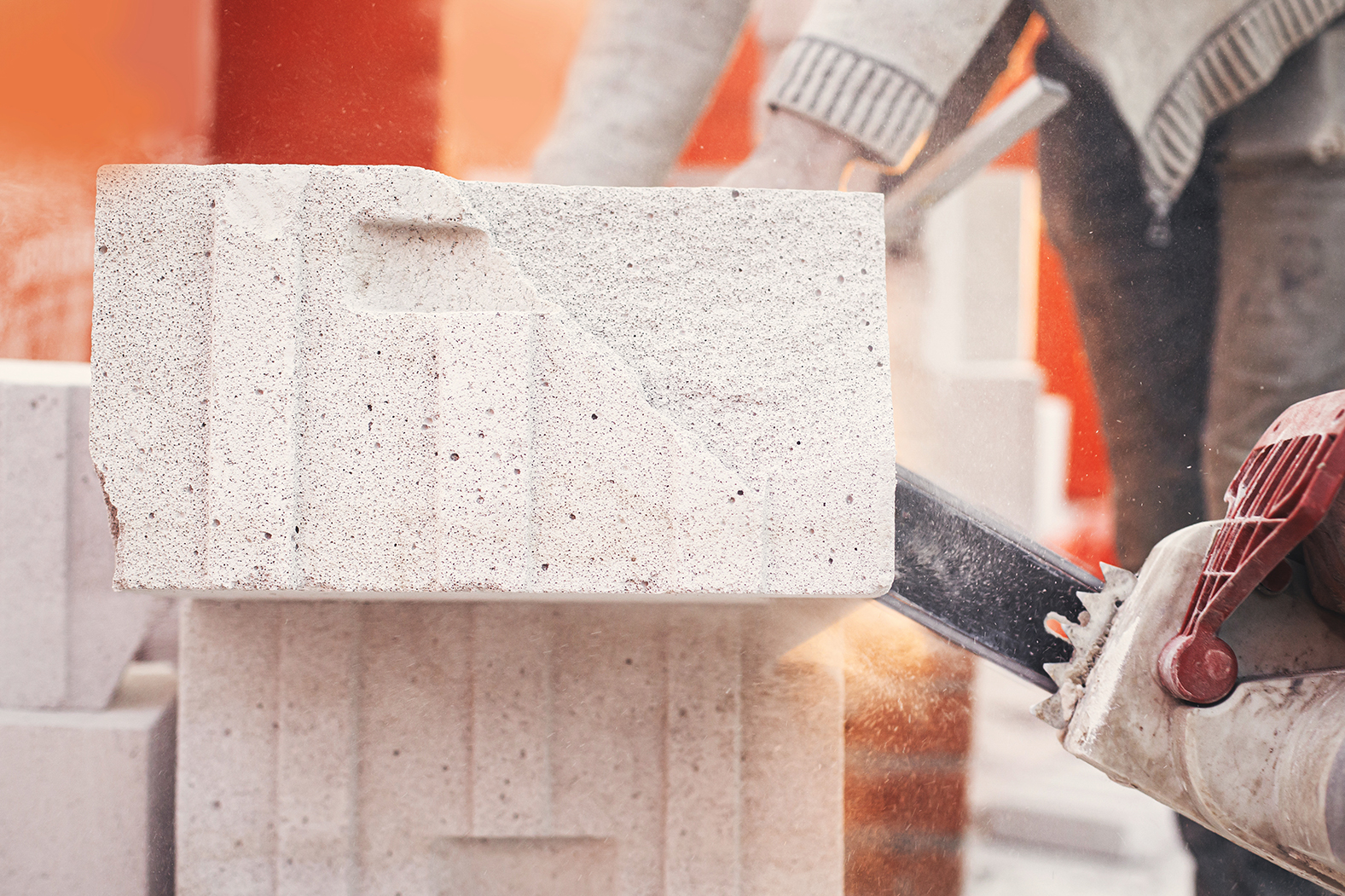 Jak poprawnie murować ściany z gazobetonu? Poradnik krok po kroku