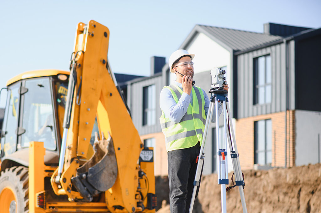 geodeta przy fundamentach