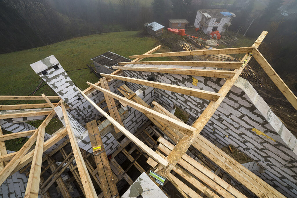 montaż kotew do murłaty