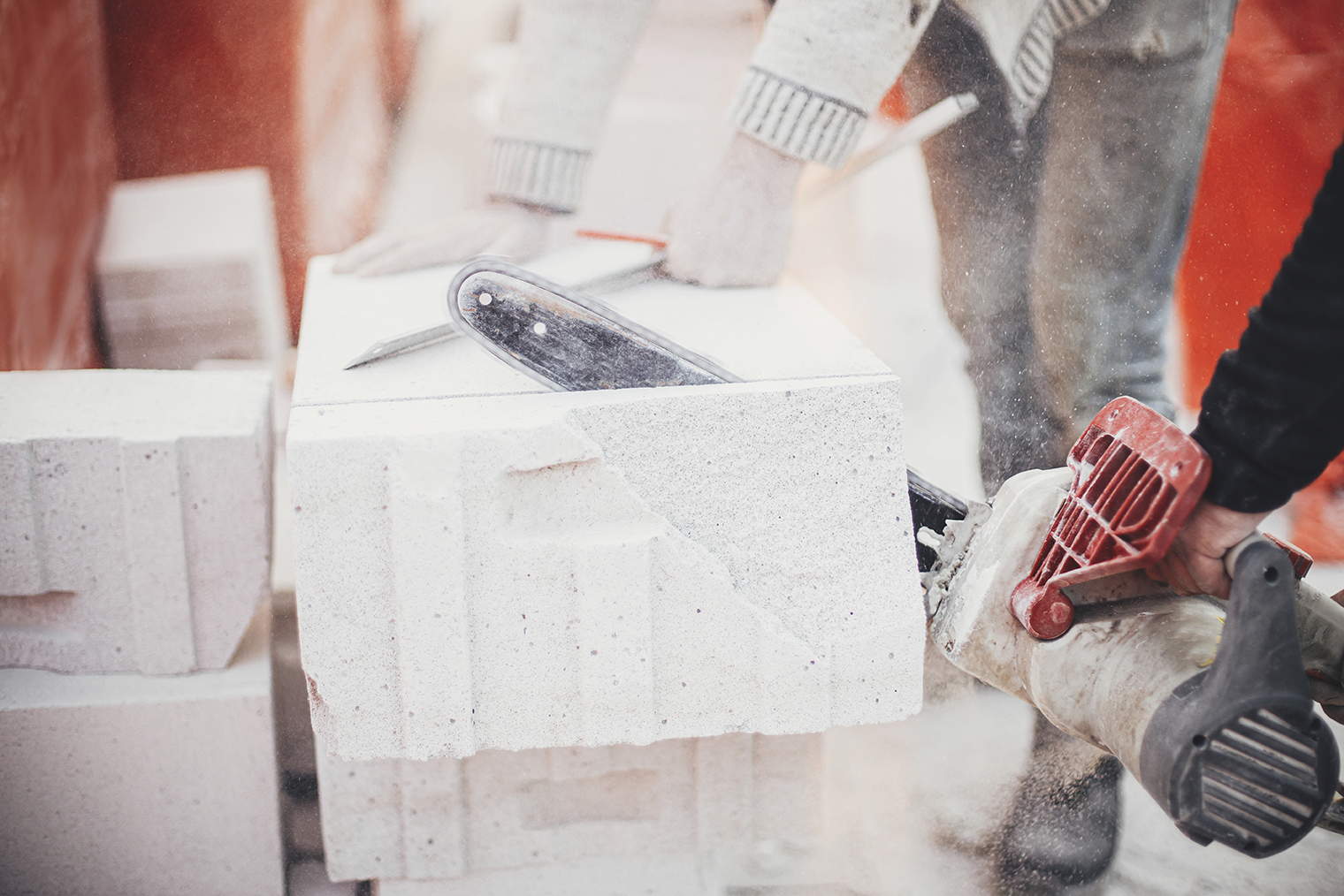 Poprawne murowanie pierwszej warstwy gazobetonu – poradnik krok po kroku (2026)