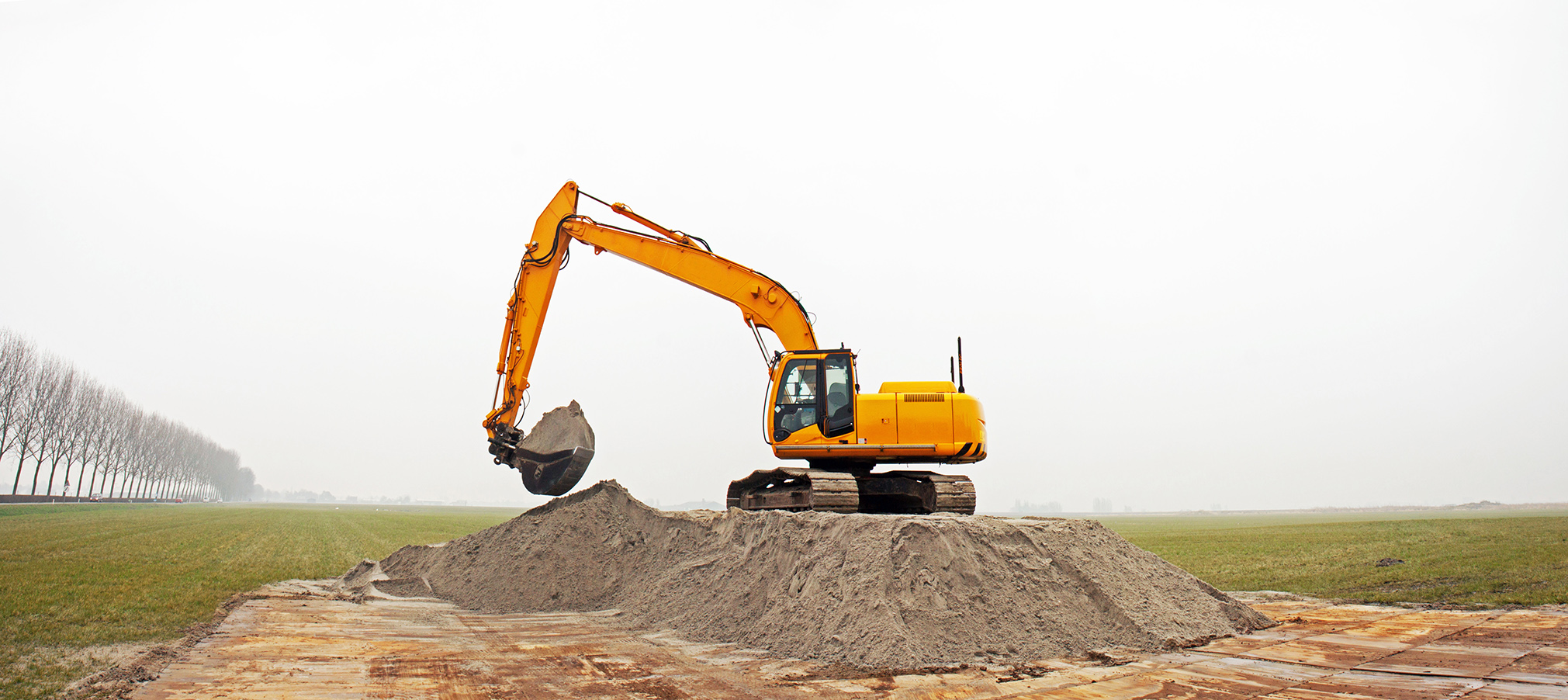 Poprawny zasyp fundamentu na ławach – jak wykonać bez błędów? Poradnik