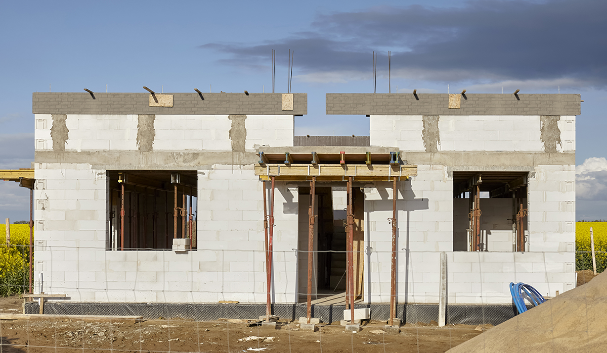 Błędy przy budowie domu systemem gospodarczym, które kosztują najwięcej