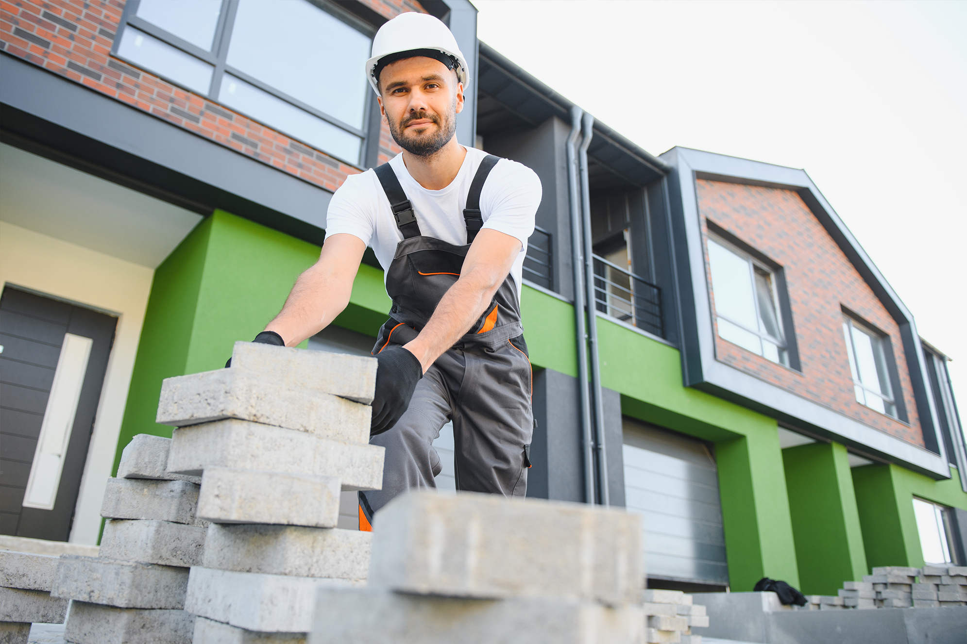 Dom czy mieszkanie w 2026 roku – co bardziej się opłaca?