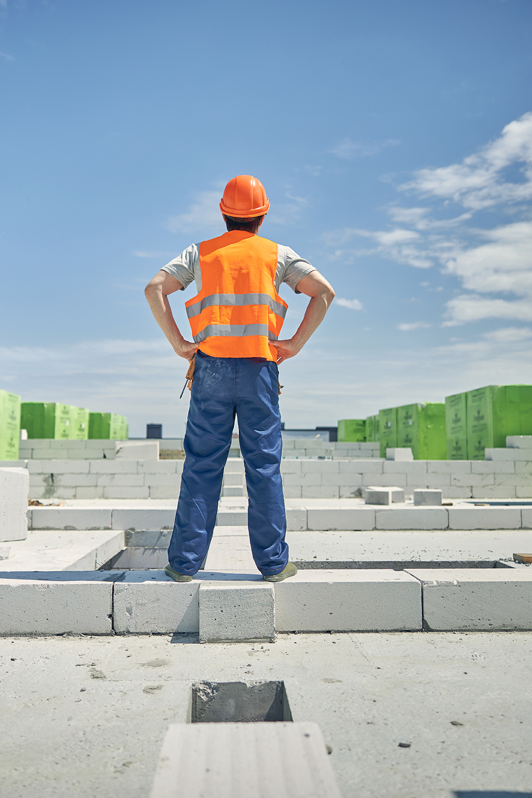 Koszt budowy domu 2026 – ile kosztuje stan surowy otwarty krok po kroku