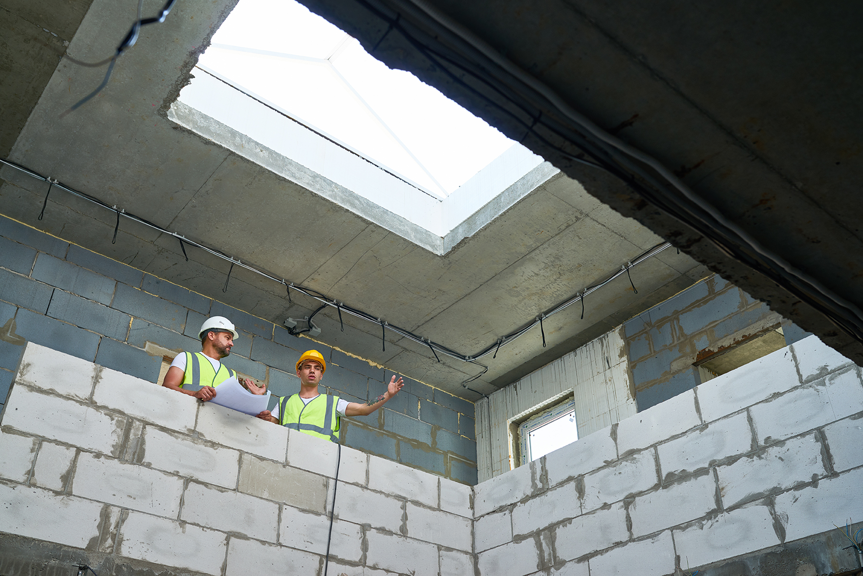 Ile kosztuje strop w domu jednorodzinnym w 2026 roku? Realne ceny i błędy inwestorów