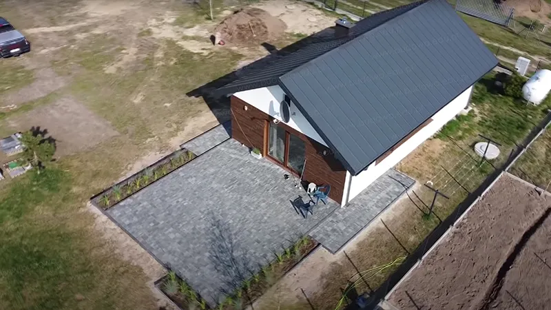Jakie są największe zalety projektu Nowy Ład 70 m² w porównaniu z dużymi domami?