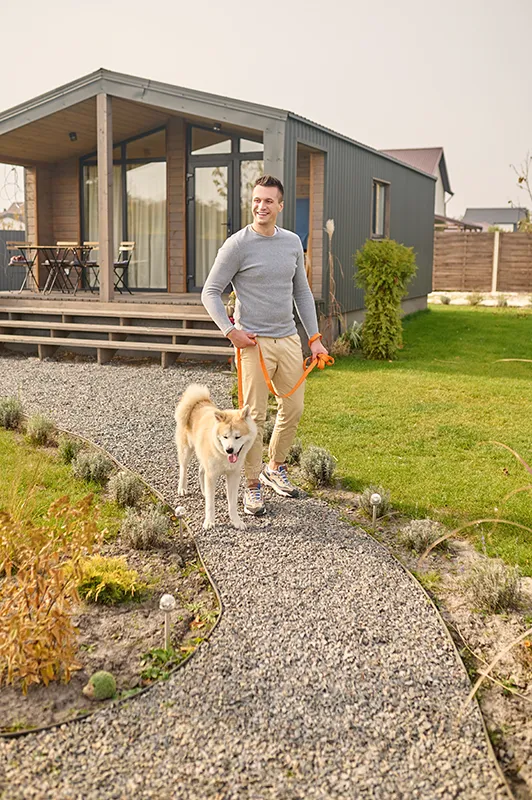 Mały ogród przy domu Nowy Ład 70 m² – jak wykorzystać każdy metr działki?