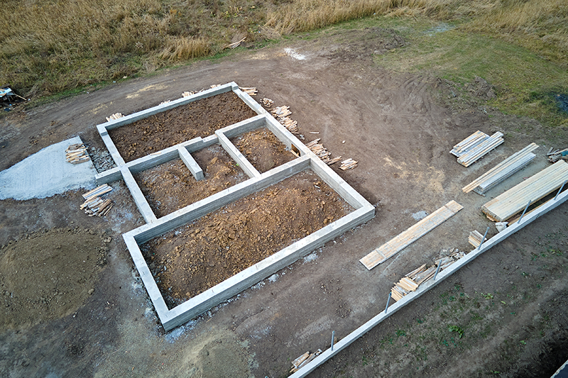 Fundamenty pod dom 70 m² – wykonanie, etapy prac i najważniejsze informacje