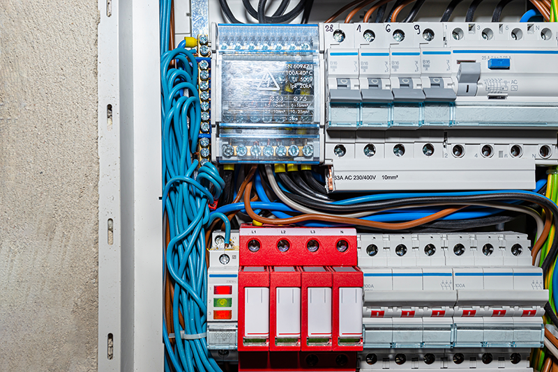 Gniazdka w domu 70 m² – planowanie instalacji i rozmieszczenie punktów elektrycznych