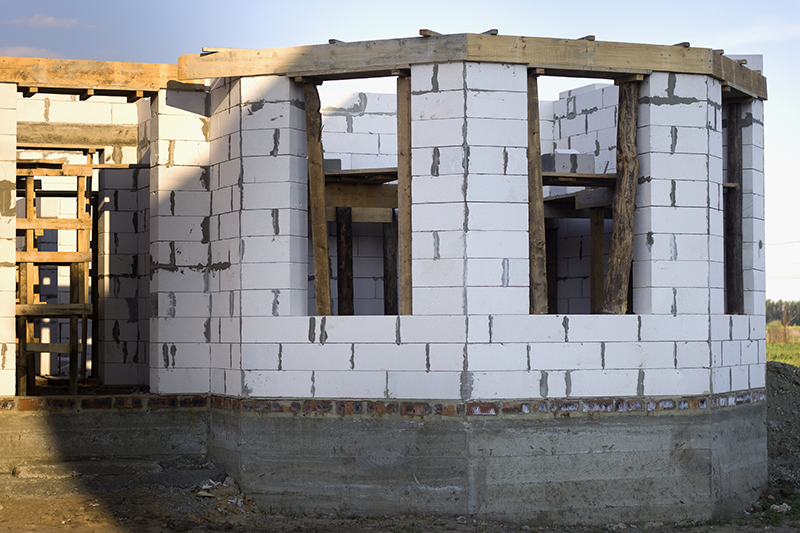 Ile bloczków potrzeba na dom 70 m² – orientacyjna liczba elementów do wykonania ścian