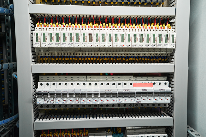 Instalacja elektryczna w domu 70 m2 – rozmieszczenie przewodów, gniazdek, oświetlenia i rozdzielnicy