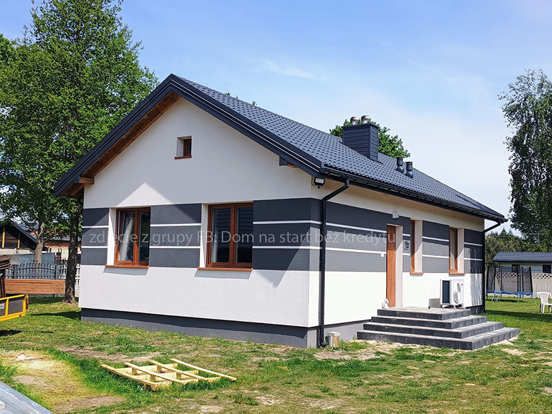 Dom Pana Tomasza 63 m2 – piękna elewacja i prosta bryła budynku